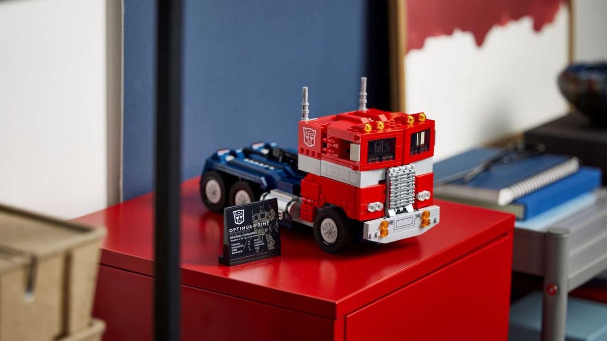 lego-optimus-prime-9